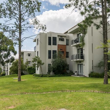 Modern Apartment In A Secure Golf Estate.Wifi Роодепоорт Екстериор снимка
