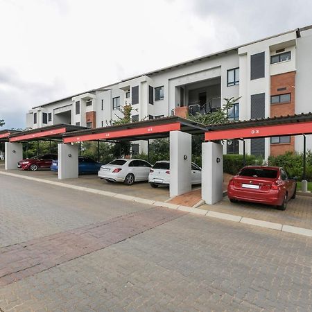 Modern Apartment In A Secure Golf Estate.Wifi Роодепоорт Екстериор снимка