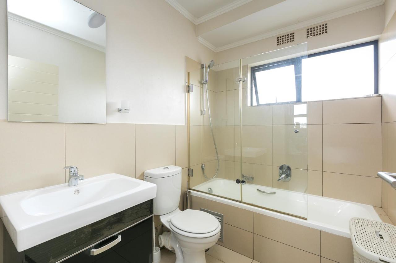 Modern Apartment In A Secure Golf Estate.Wifi Роодепоорт Екстериор снимка